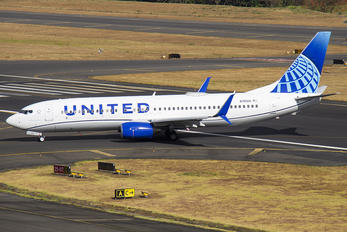 N76515 - United Airlines Boeing 737-800