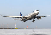 Lufthansa A330 at Helsinki title=