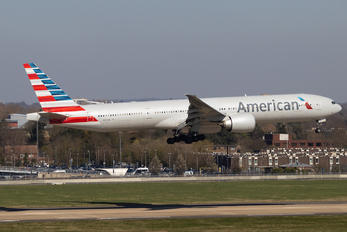N725AN - American Airlines Boeing 777-300ER