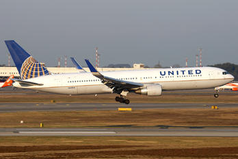 N665UA - United Airlines Boeing 767-300ER