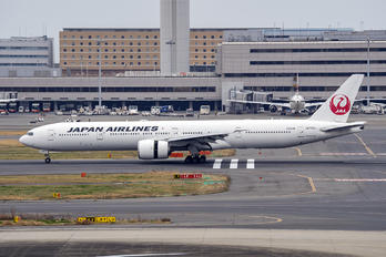 JA739J - JAL - Japan Airlines Boeing 777-300ER