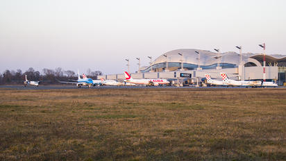 ZAG - - Airport Overview - Airport Overview - Apron