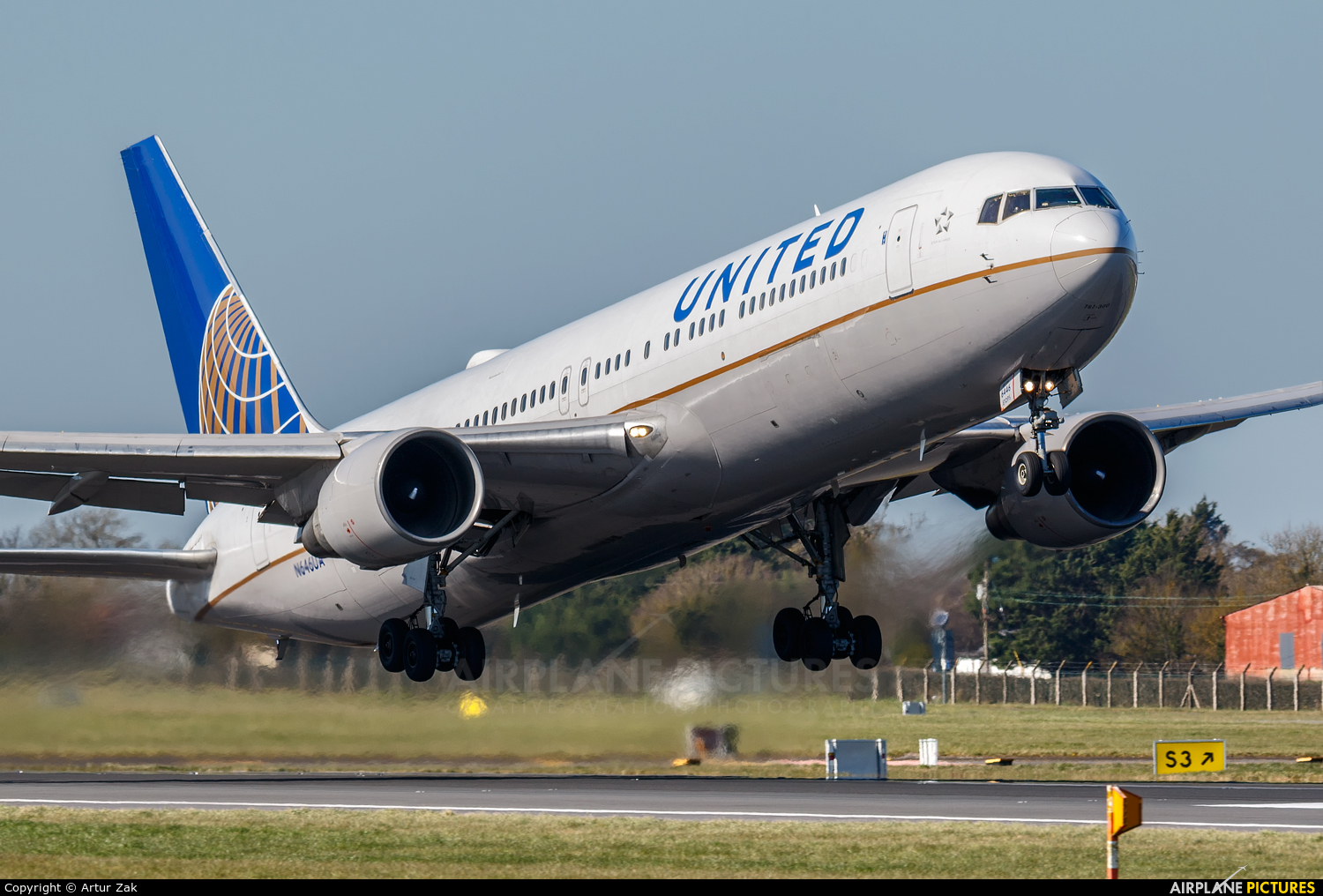 United Airlines N646UA aircraft at Dublin