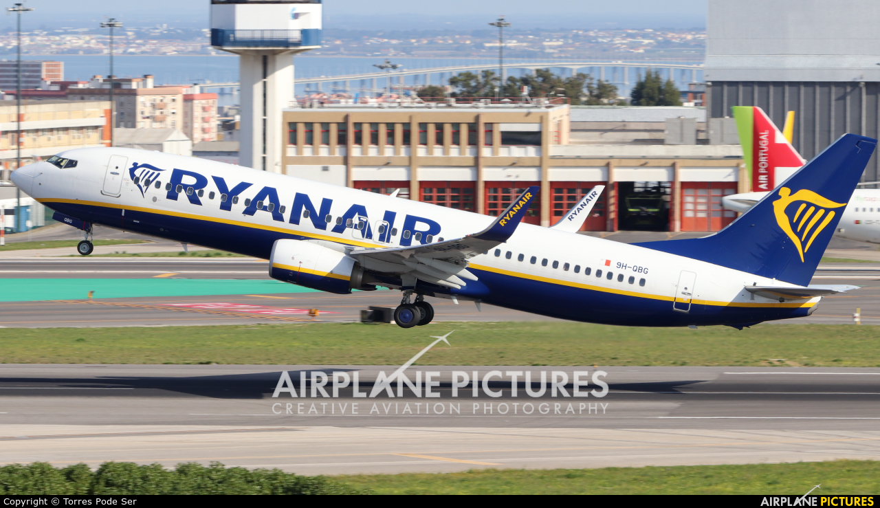 Ryanair (Malta Air) 9H-QBG aircraft at Lisbon