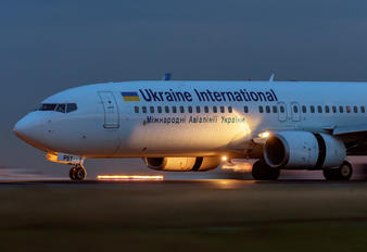 UR-PST - Ukraine International Airlines Boeing 737-800