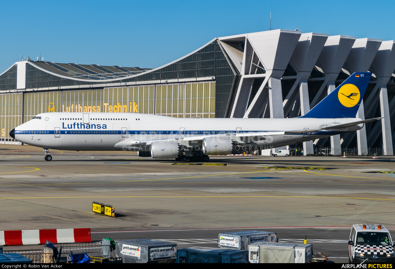 Lufthansa D-ABYT aircraft at Frankfurt