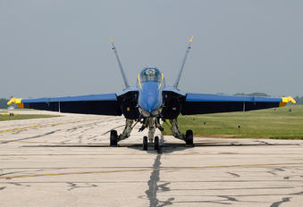 161959 - USA - Navy : Blue Angels McDonnell Douglas F/A-18A Hornet