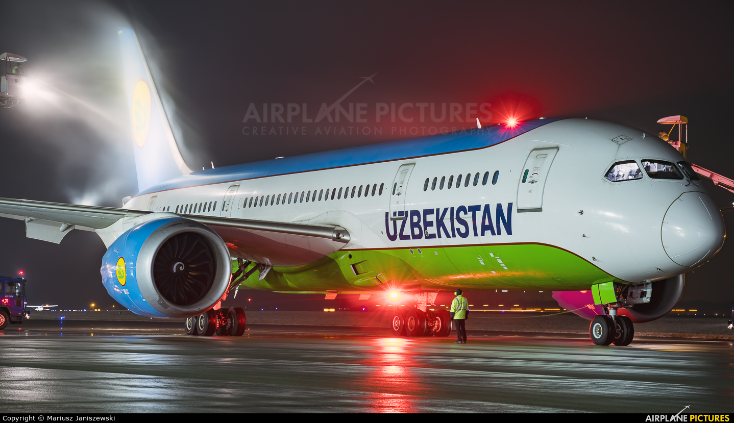 Uzbekistan Airways UK78702 aircraft at Katowice - Pyrzowice