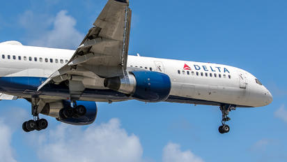 N6704Z - Delta Air Lines Boeing 757-200
