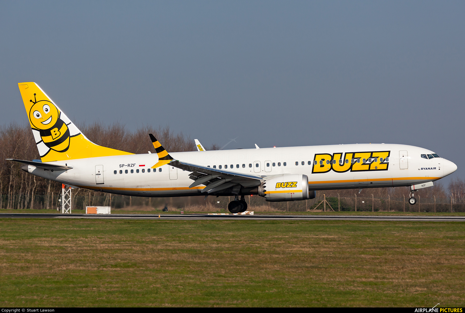 Buzz SP-RZF aircraft at East Midlands