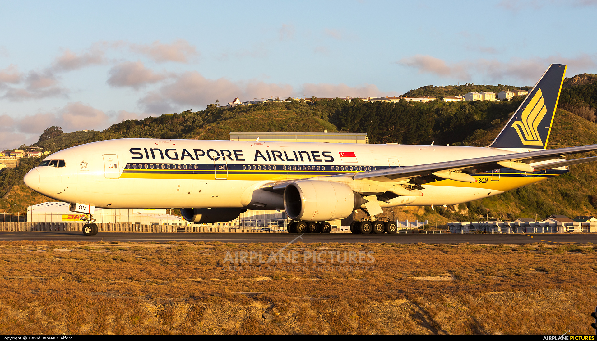 Singapore Airlines 9V-SQM aircraft at Wellington Intl