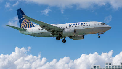 N17753 - United Airlines Boeing 737-700