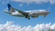 United Airlines N17753 image