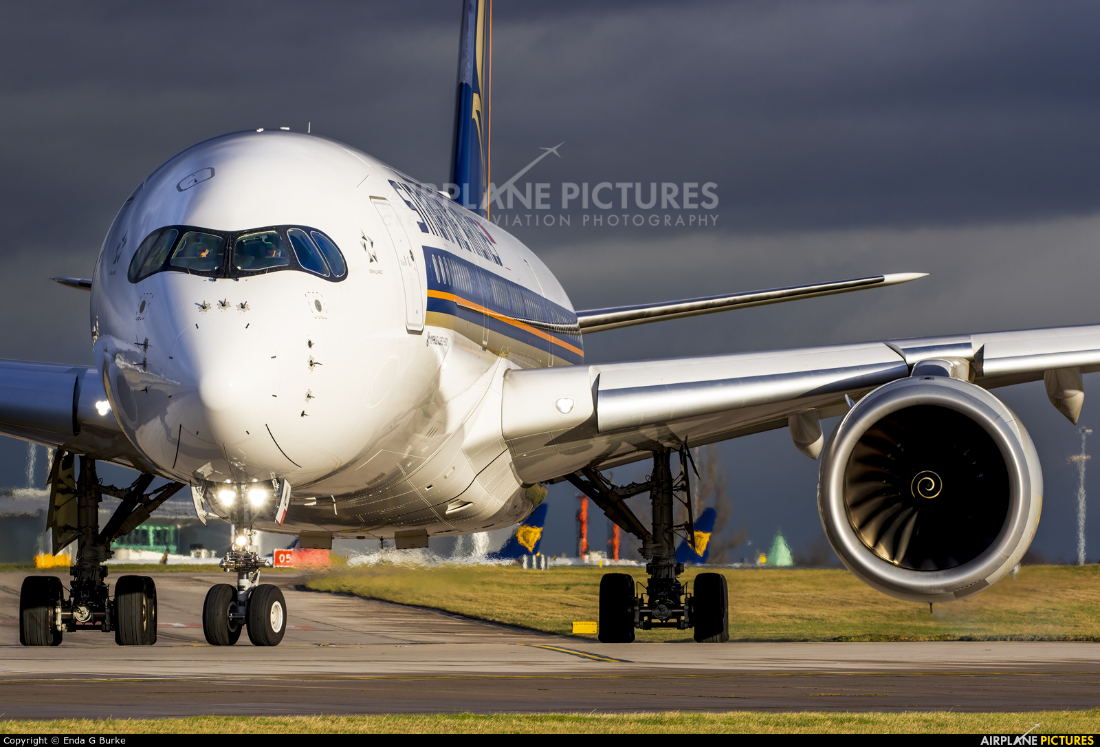 Singapore Airlines 9V-SML aircraft at Manchester