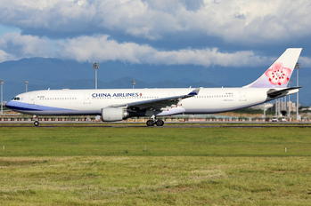 B-18310 - China Airlines Airbus A330-300