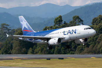 CC-COZ - LAN Airlines Airbus A319