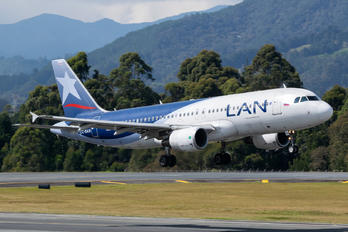 CC-BAW - LAN Colombia Airbus A320