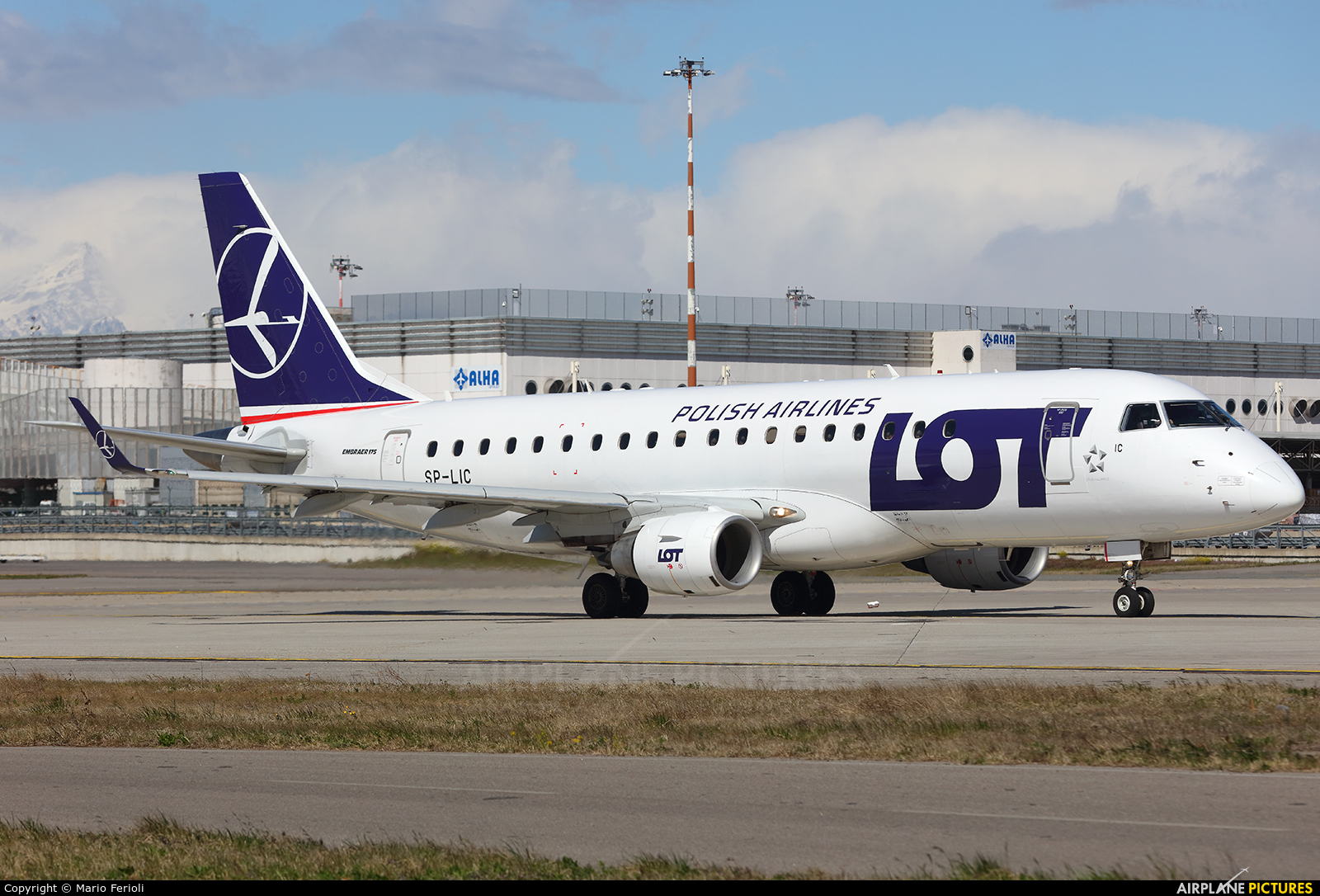 LOT - Polish Airlines SP-LIC aircraft at Milan - Malpensa