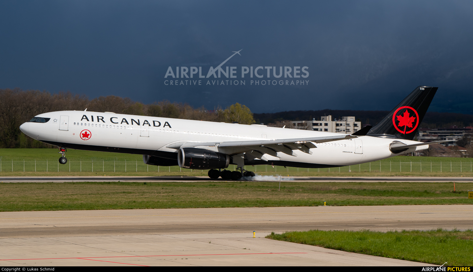Air Canada C-GHKW aircraft at Geneva Intl