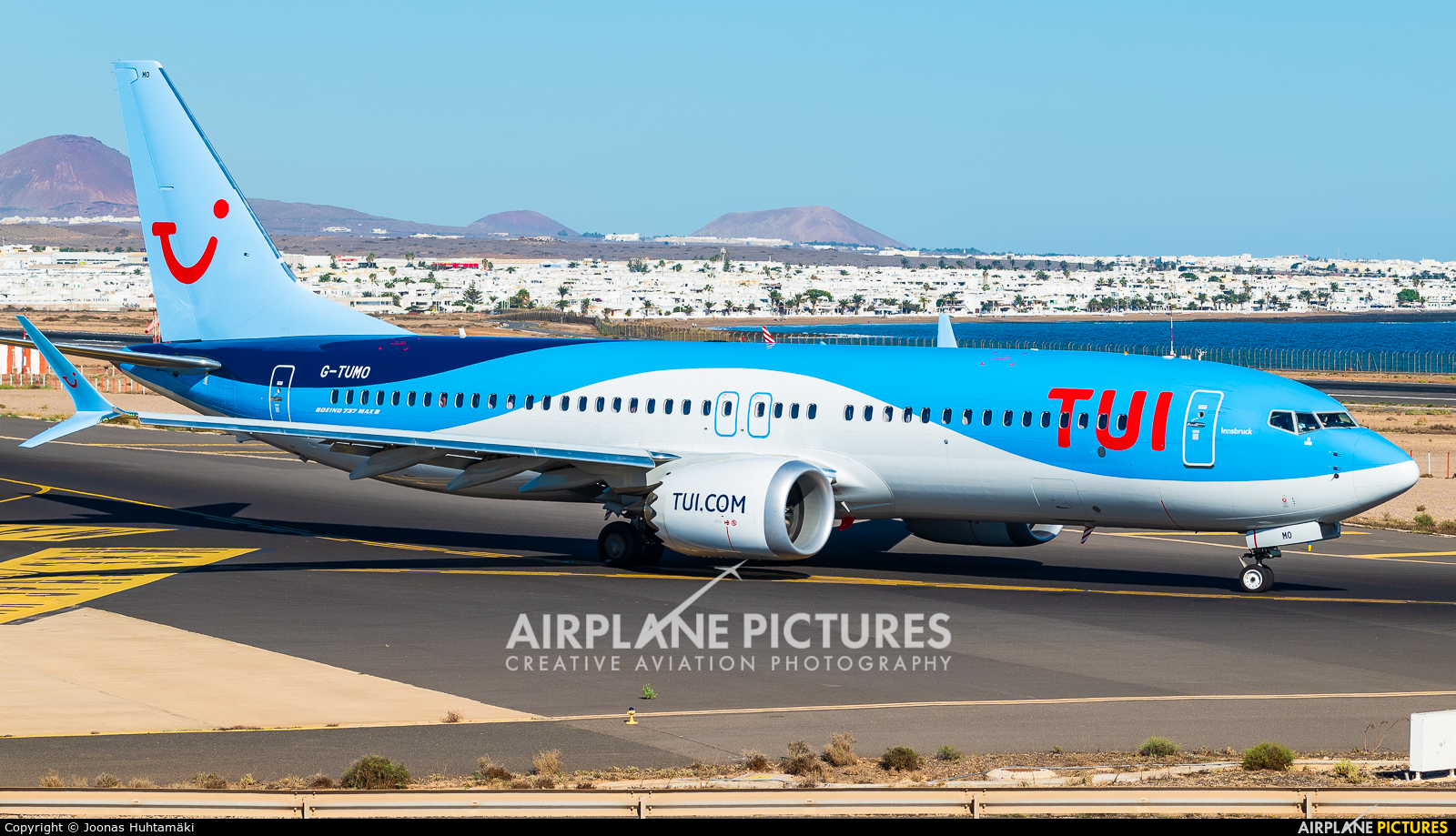 TUI Airways G-TUMO aircraft at Lanzarote - Arrecife