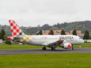 EC-NGL - Volotea Airlines Airbus A319