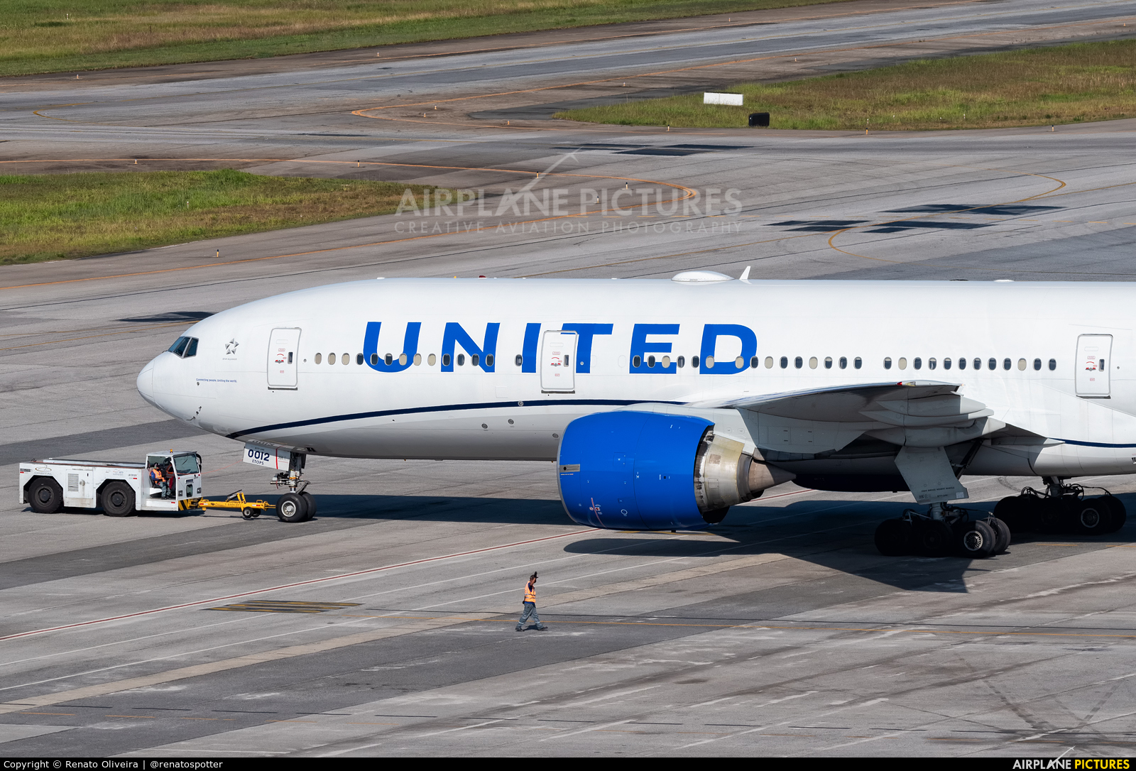 United Airlines N77012 aircraft at São Paulo - Guarulhos
