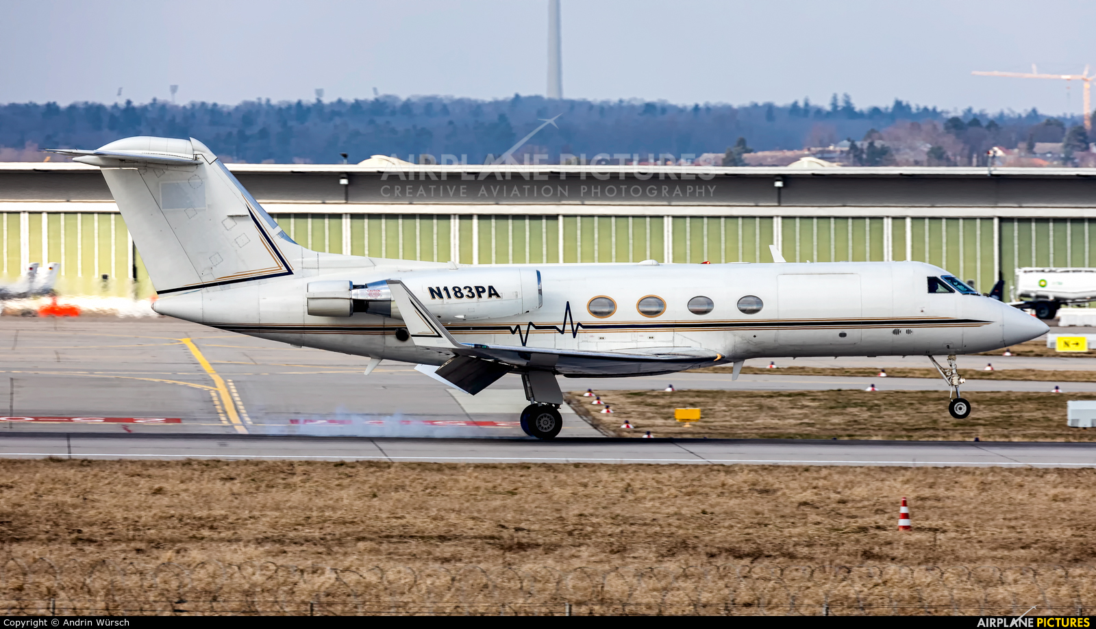 Private N183PA aircraft at Stuttgart