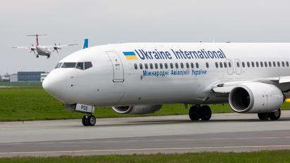 UR-PSS - Ukraine International Airlines Boeing 737-800