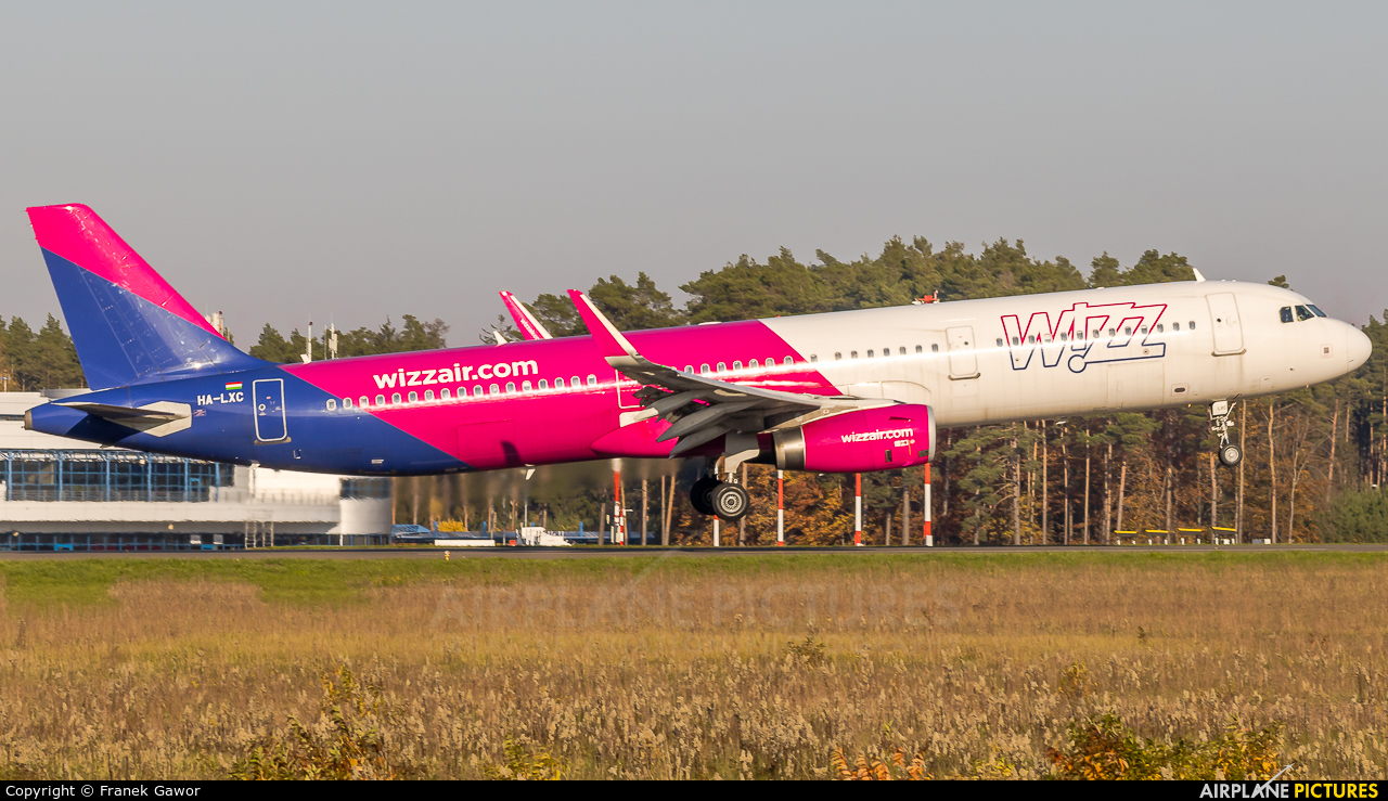 Wizz Air HA-LXC aircraft at Szczecin - Goleniów