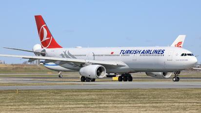 TC-JNR - Turkish Airlines Airbus A330-300