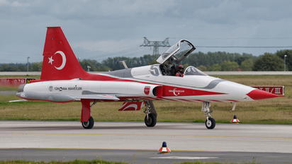 70-3046 - Turkey - Air Force : Turkish Stars Canadair NF-5A