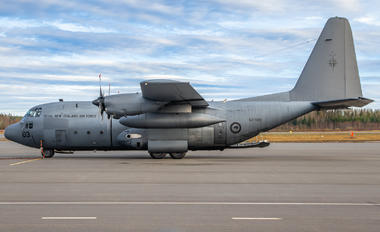 NZ7003 - New Zealand - Air Force Lockheed C-130H Hercules
