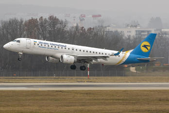 UR-EME - Ukraine International Airlines Embraer ERJ-190 (190-100)