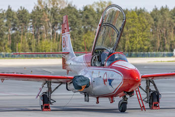 3H2004 - Poland - Air Force: White & Red Iskras PZL TS-11 Iskra
