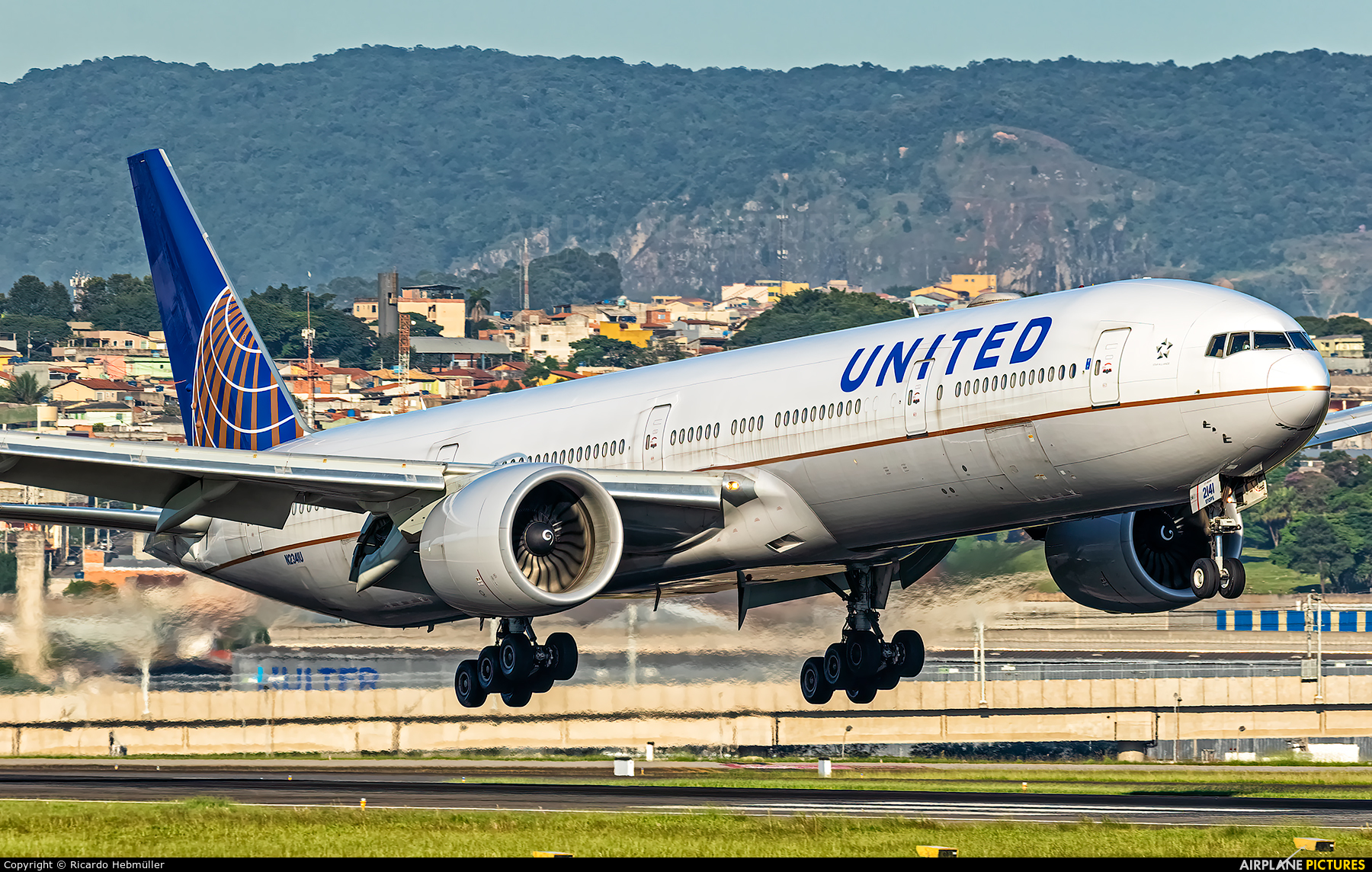 United Airlines N2341U aircraft at São Paulo - Guarulhos