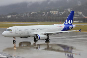OY-KAM - SAS - Scandinavian Airlines Airbus A320