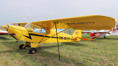 OM-M117 - Private Piper J3 Cub