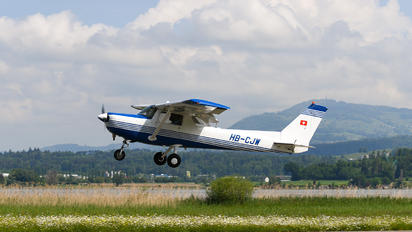 HB-CJW - Private Cessna 152