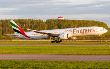 A6-ECY - Emirates Airlines Boeing 777-300ER