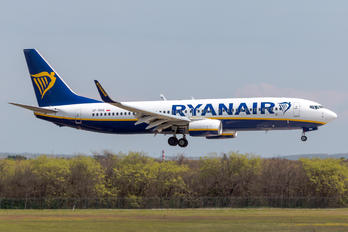 SP-RKQ - Ryanair Sun Boeing 737-8AS