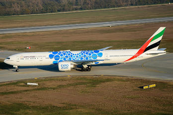 A6-EPK - Emirates Airlines Boeing 777-300ER