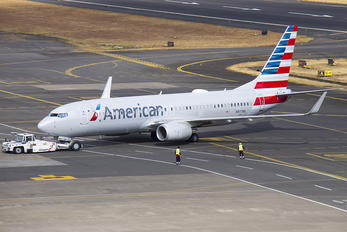 N977NN - American Airlines Boeing 737-800
