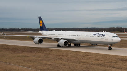 D-AIHX - Lufthansa Airbus A340-600