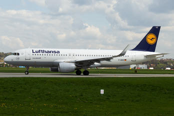 D-AIUQ - Lufthansa Airbus A320