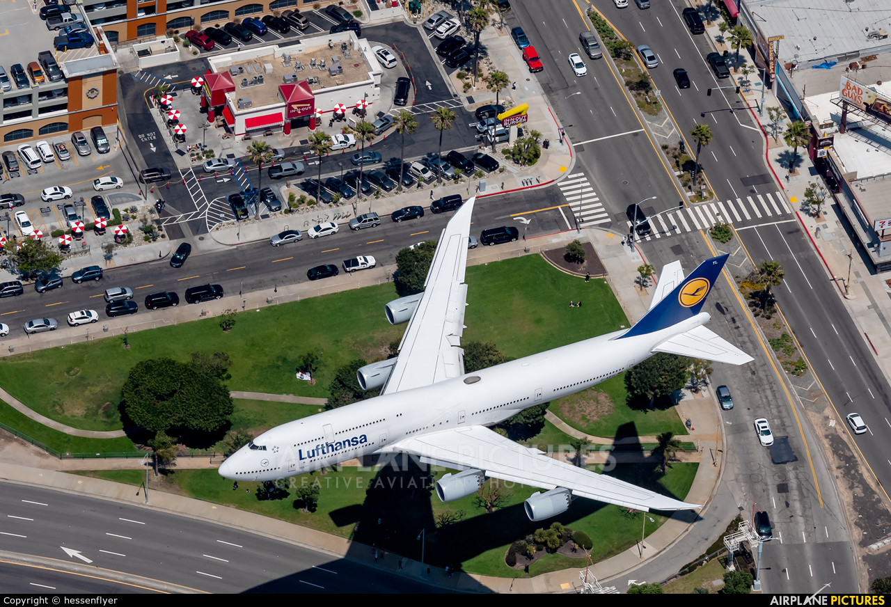 Lufthansa D-ABYL aircraft at Los Angeles Intl