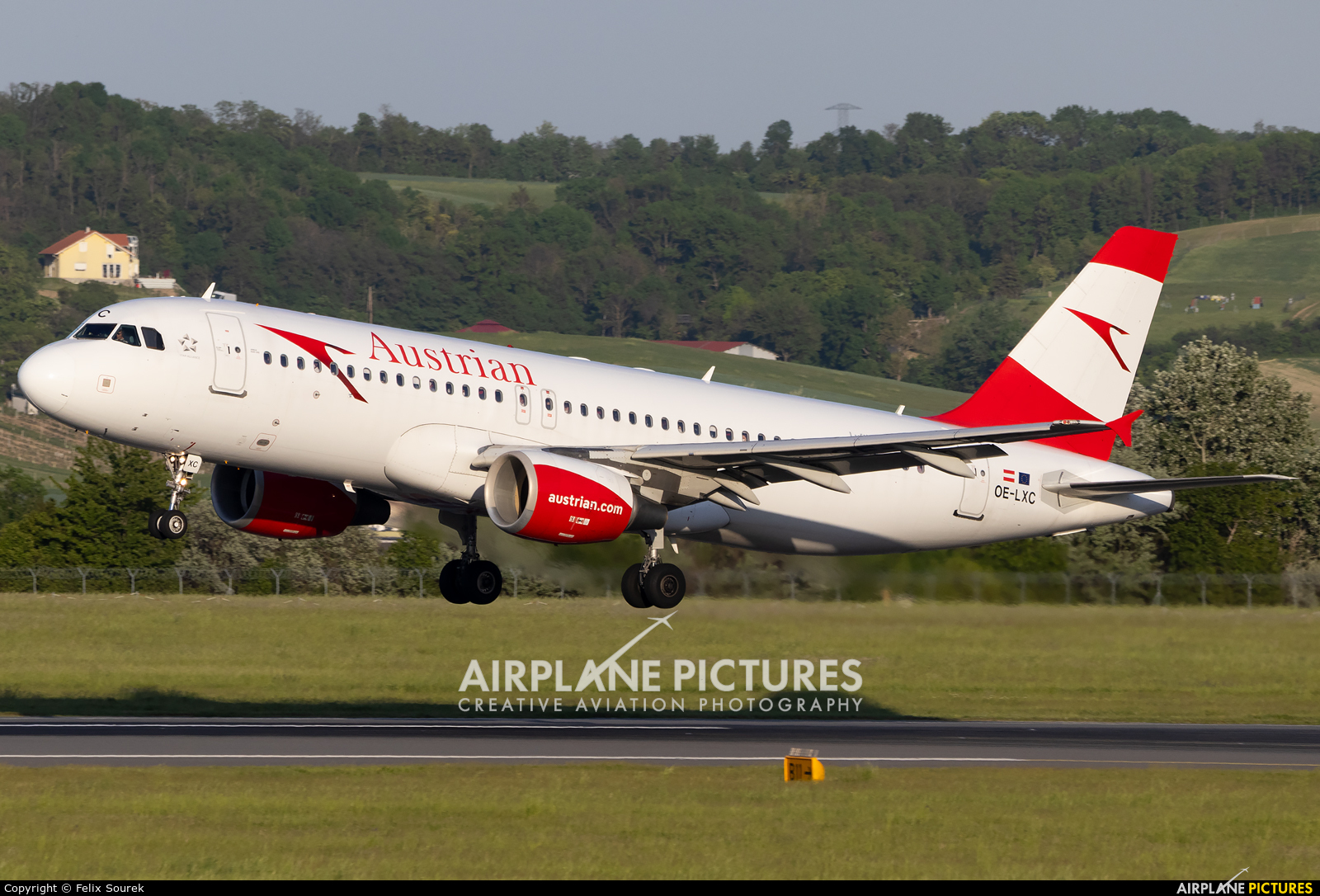 Austrian Airlines/Arrows/Tyrolean OE-LXC aircraft at Vienna - Schwechat