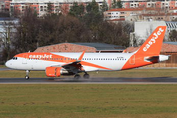 G-EZWJ - easyJet Airbus A320
