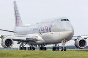 The Emir of Qatar arrived to Berlin for a meeting with German President and Chancellor title=