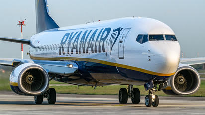 SP-RSA - Ryanair Sun Boeing 737-8AS