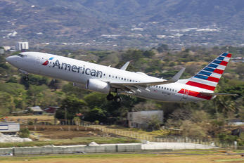 N977NN - American Airlines Boeing 737-800